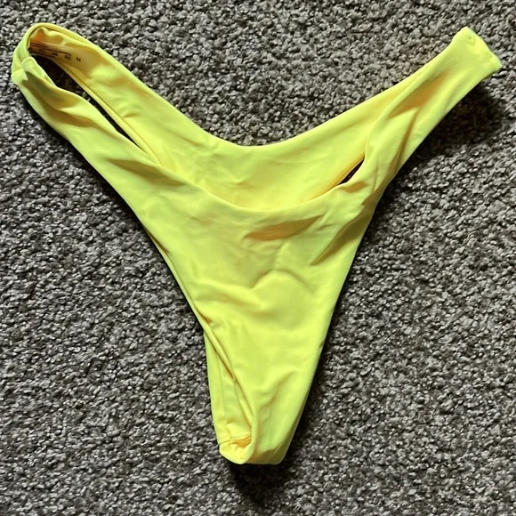 Yellow bandeau bikini - Picture 5 of 9